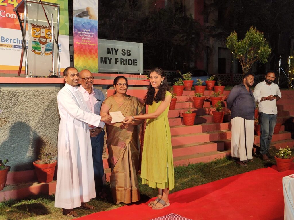 Sreelakshmi, MSc student receives the KA Antony Kandathil Award for the Research Excellence in college- 2024